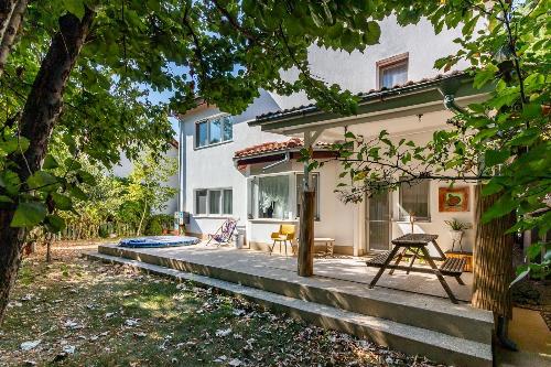 Detached villa for rent in the Azur district, Pipera 1