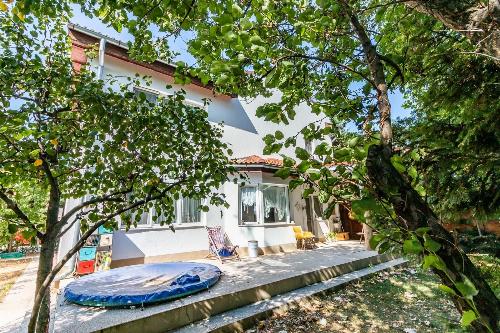 Detached villa for rent in the Azur district, Pipera 2