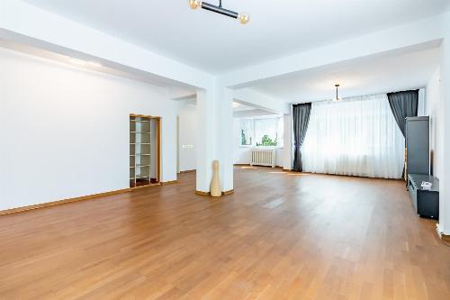 Detached villa for rent in the Azur district, Pipera 3