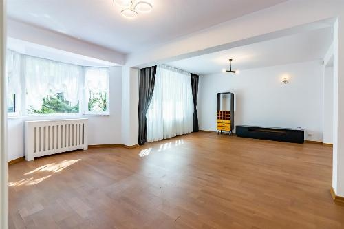 Detached villa for rent in the Azur district, Pipera 9