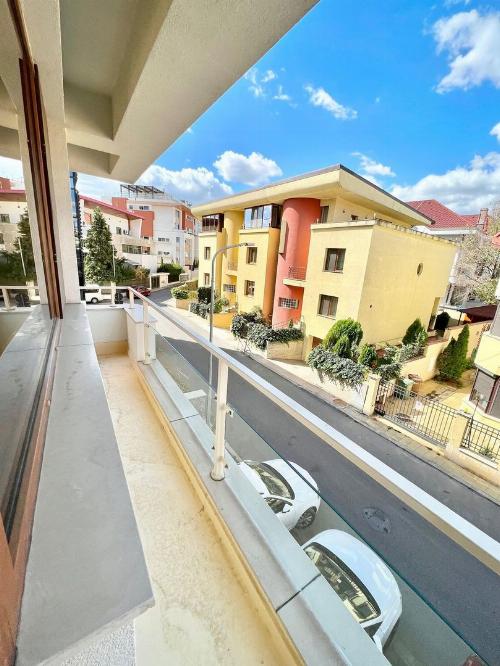 3 ROOM APARTMENT HERASTRAU 8