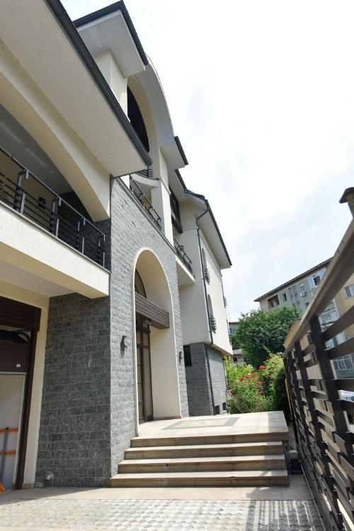 Cotroceni, office or residential building 18
