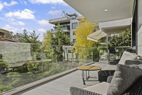 One Floreasca Lake / 2 parking spaces and storage room included in the price 1