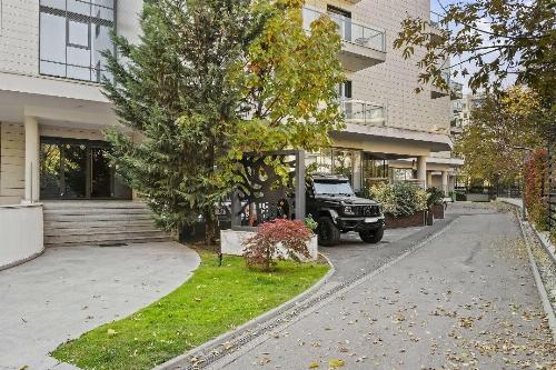 One Floreasca Lake / 2 parking spaces and storage room included in the price 16
