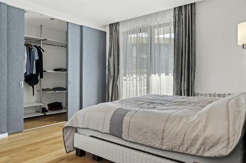 One Floreasca Lake / 2 parking spaces and storage room included in the price 9