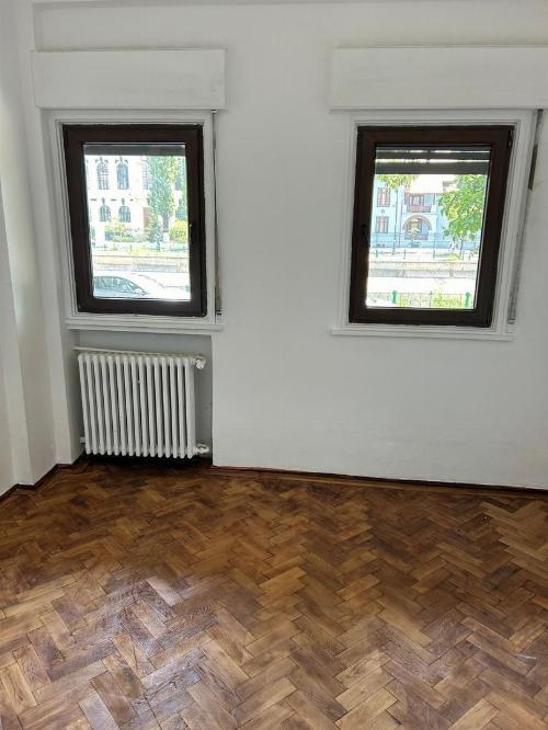 Apartament de vanzare 3 camere RISC 1 10