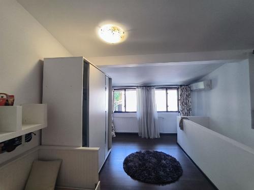 De vânzare duplex pe strada Occidentului 16