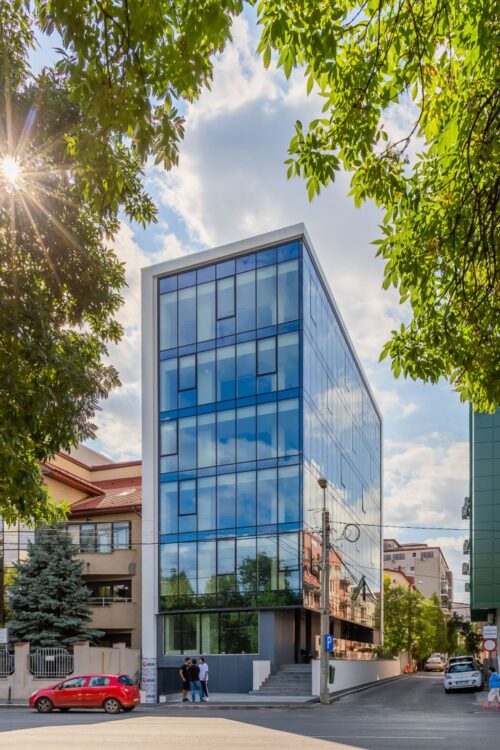 Vanzare birouri Arad – Crosspoint Imobiliare- Clădire birouri Herastrau,  Caramfil. Vânzare cu chiriaș, randament imediat - crosspoint-imobiliare.ro