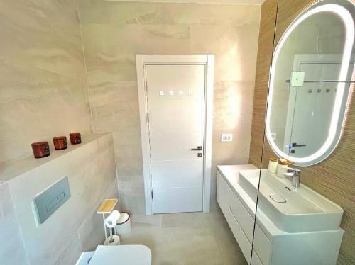 Prima Vista: 2 rooms + underground parking 11