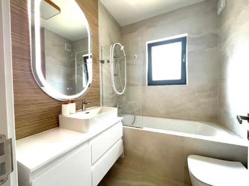 Prima Vista: 2 rooms + underground parking 10