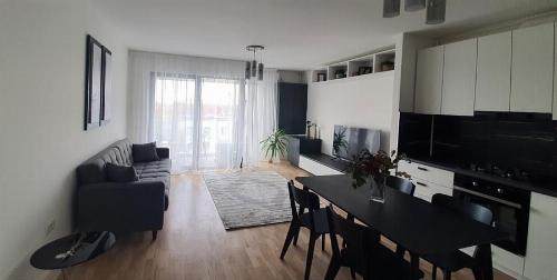 102 the Address / Mobilat și utilat 2
