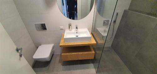 102 the Address / Mobilat și utilat 11
