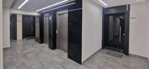 102 the Address / Mobilat și utilat 15