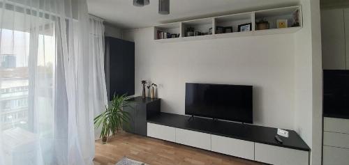 102 the Address / Mobilat și utilat 3