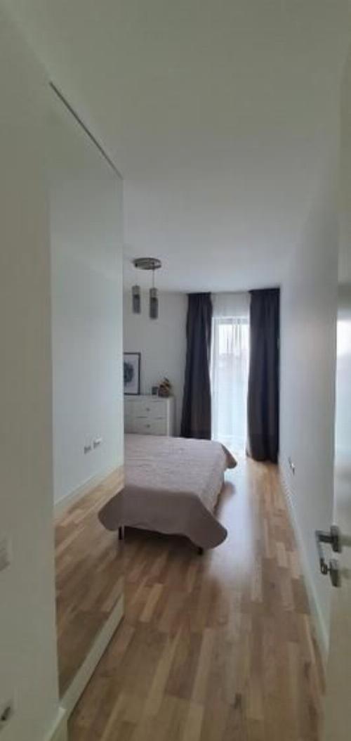 102 the Address / Mobilat și utilat 7