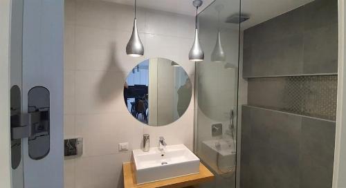 102 the Address / Mobilat și utilat 10