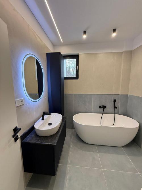 Cambridge School of Bucharest / Vilă nouă 11