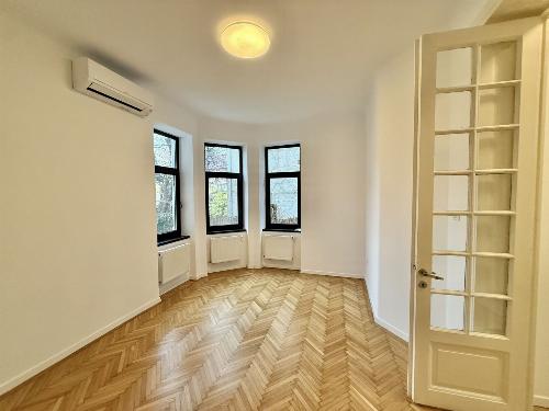 Vilă interbelică restaurată / ideală pentru spațiu de birouri 2