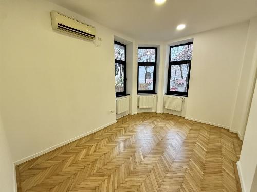 Vilă interbelică restaurată / ideală pentru spațiu de birouri 3