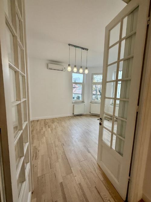 Vilă interbelică restaurată / ideală pentru spațiu de birouri 9