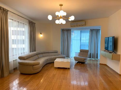 APARTAMENT 3 CAMERE HERASTRAU 4