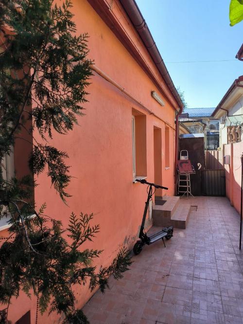 Casa 3 camere de vanzare curte comuna Universitate 2