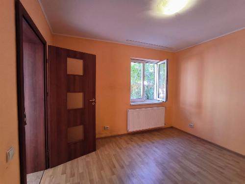 Casa 3 camere de vanzare curte comuna Universitate 15
