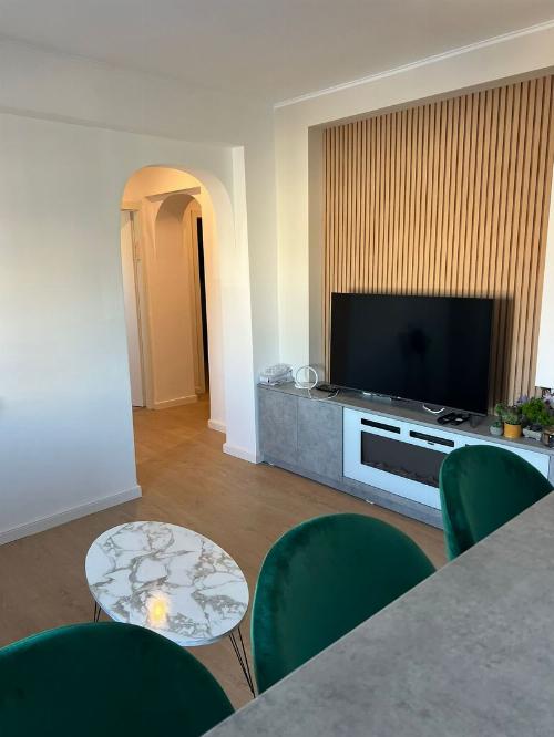 3 room apartment Amzei Square 2
