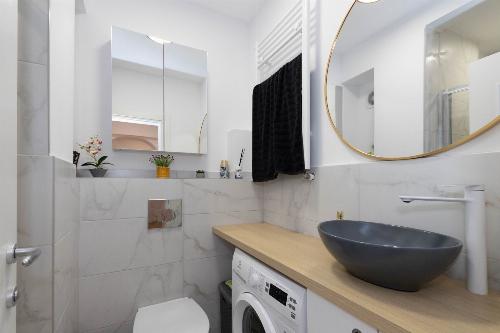 3 room apartment Amzei Square 12