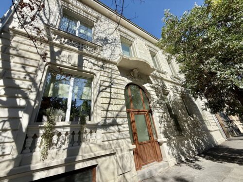 Inchiriere case Cernica – Crosspoint Imobiliare- Clădire boutique de birouri ultracentrală – panouri fotovoltaice & tavane înalte - crosspoint-imobiliare.ro