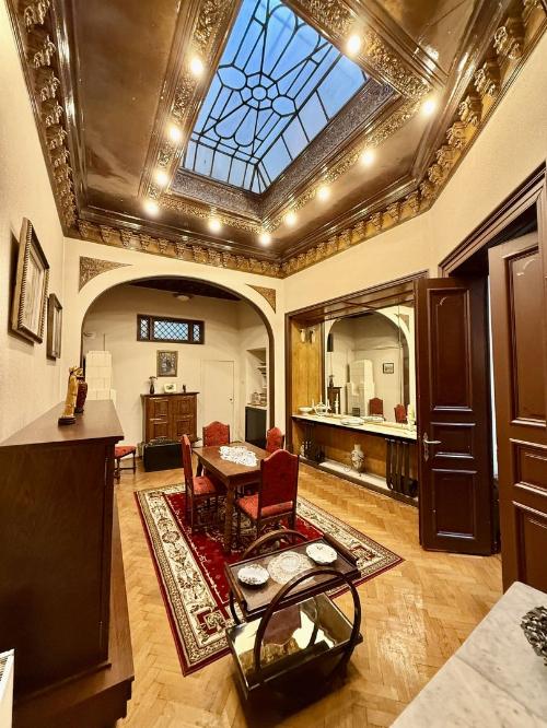 Authentic architecture, high ceilings – special residence on a quiet street 8