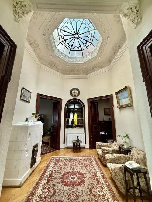 Casă cu arhitectură autentică și potențial de transformare, în centrul capitalei 1