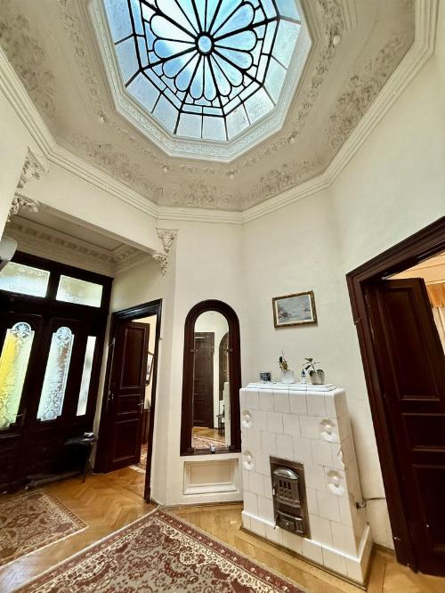 Casă cu arhitectură autentică și potențial de transformare, în centrul capitalei 2