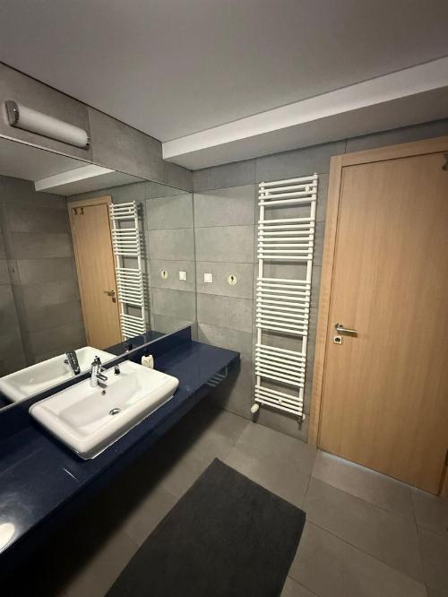 INCHIRIERE 3 CAMERE APARTAMENT UPGROUND 7