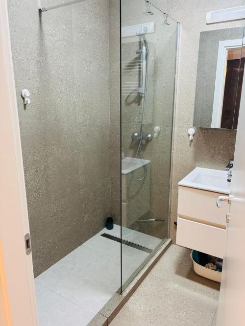 Apartament cu 2 camere de închiriarăm Rond Pipera OMW 9
