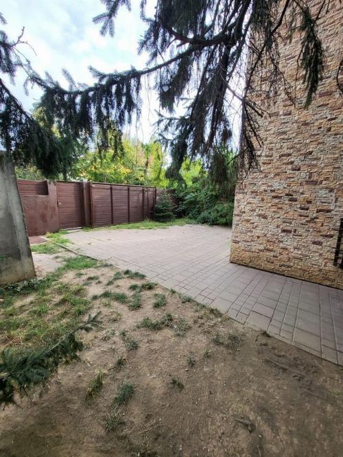 Spacious and elegant Detached House | Generous Court | Tunari 13