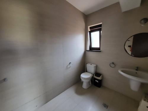 Spacious and elegant Detached House | Generous Court | Tunari 7