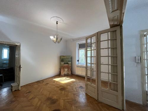 INTERWAR VILLA WITH SPECIAL ARCHITECTURE – Generous land, Capital area 4