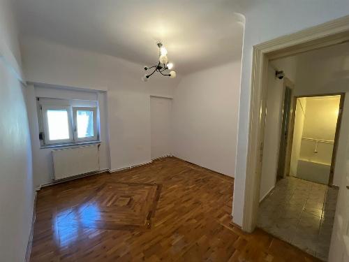 INTERWAR VILLA WITH SPECIAL ARCHITECTURE – Generous land, Capital area 5