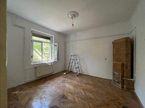 INTERWAR VILLA WITH SPECIAL ARCHITECTURE – Generous land, Capital area 7