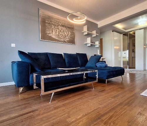 2 ROOM APARTMENT/ EMERALD 4