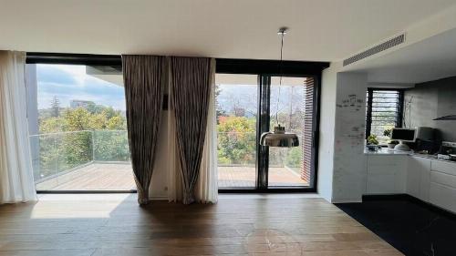 Resedinta eleganta in Primaverii, panorama Piata Charles de Gaulle 2