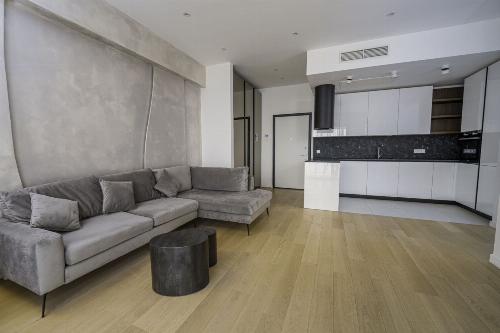 One Green / 3 Bedrooms + Parking 1