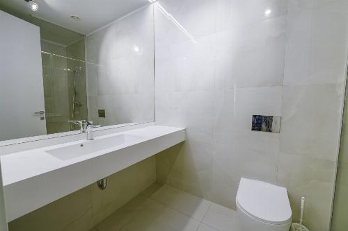 One Green / 3 Bedrooms + Parking 5