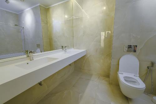 One Green / 3 Bedrooms + Parking 8
