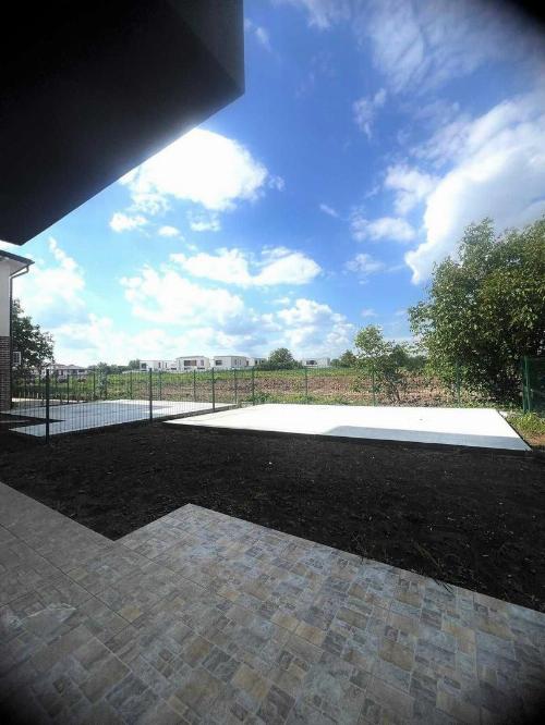 Modern apartment with own garden | Otopeni 8