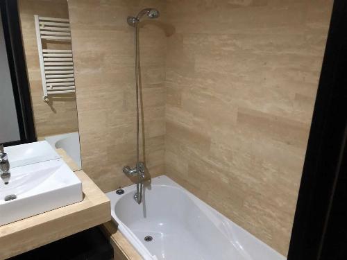 TWO-ROOM APARTMENT /COMPLEX/ARCH OF TRIUMPH 6