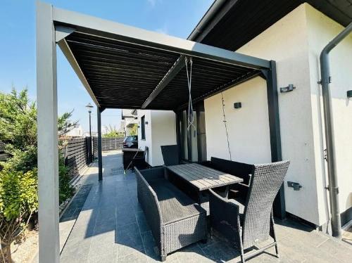 Premium Individual Villa | Tunari | Very generous yard 12