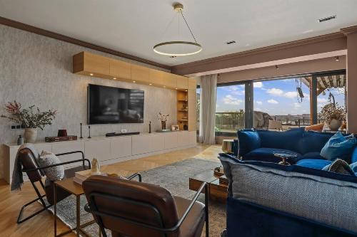 Spectacular Penthouse with Lake View / Laguna Residence 2