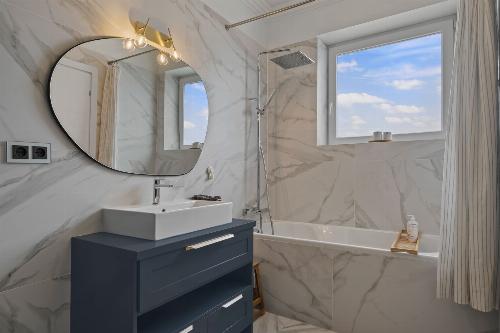 Spectacular Penthouse with Lake View / Laguna Residence 13